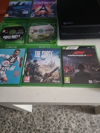 Xbox One Controller + 7 Giochi + Accessori