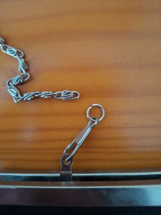 Bolso de fiesta negro con cadena