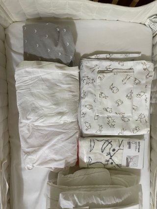 Cuna bebé completa con textiles. Leer descripción