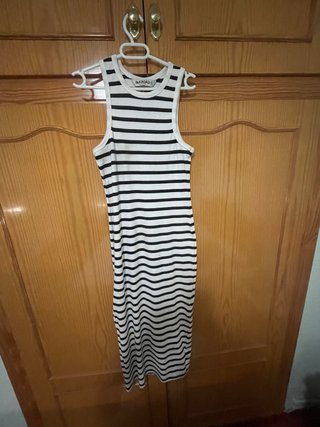 Vestido de rayas blanco y negro