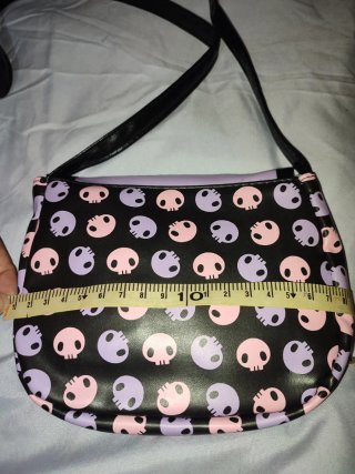 Bolso bandolera Kuromi Sanrio.