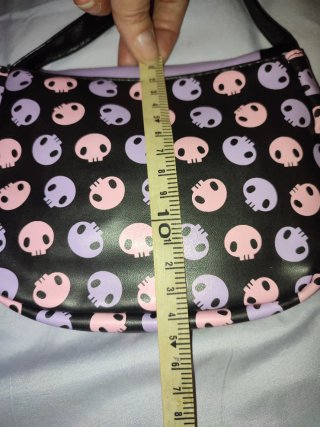 Bolso bandolera Kuromi Sanrio.