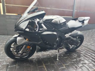 Yamaha R1 Race