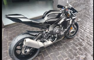 Yamaha R1 Race