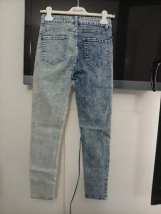 Pantalón tejano desgastado azul