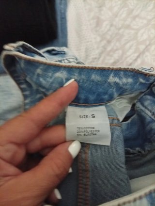 Pantalón tejano desgastado azul