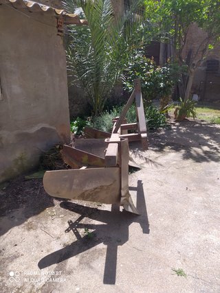 Arado aporcador de dos rejas