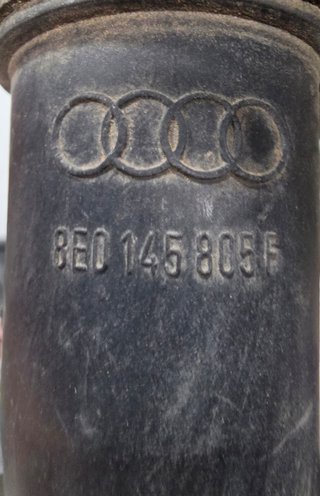 Tubo de admisión de aire con resonador Audi A4
