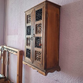 Estantería pequeña de madera y metal