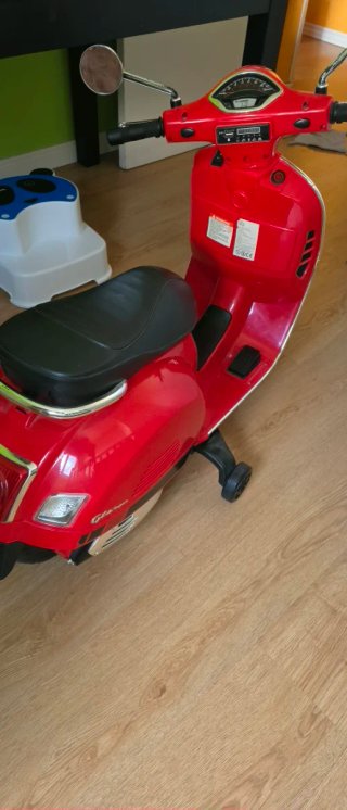Moto Eléctrica Infantil Vespa Roja