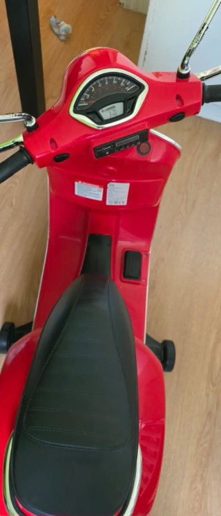 Moto Eléctrica Infantil Vespa Roja