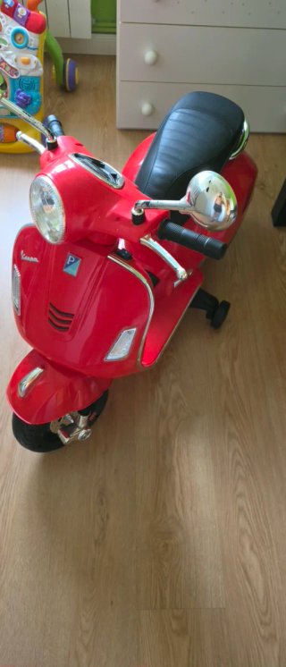 Moto Eléctrica Infantil Vespa Roja