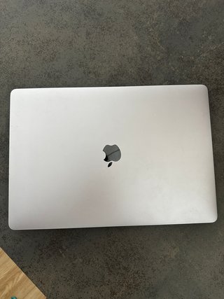 MacBook Pro 15 2018 Argento