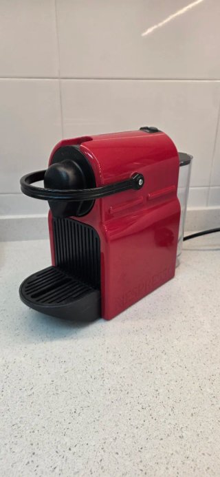 Cafetera KRUPS Nespresso Roja