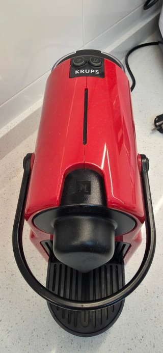 Cafetera KRUPS Nespresso Roja