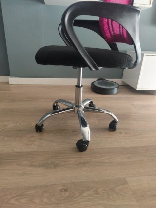 Silla de escritorio negra y rosa