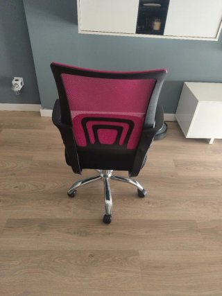 Silla de escritorio negra y rosa