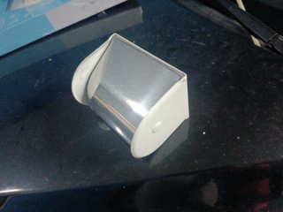 Porta rollos de metal blanco y azul