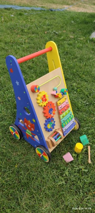 Andador de actividades de madera para bebés