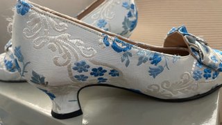 Traje Fallera Niña Azul y Blanco en hilo de plata.