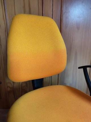Silla de oficina ergonómica naranja