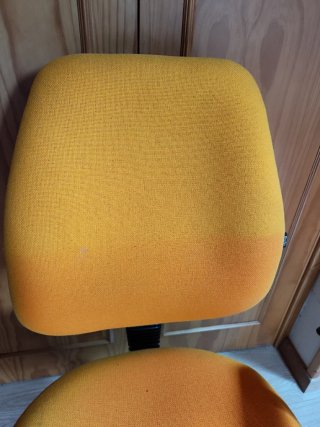 Silla de oficina ergonómica naranja