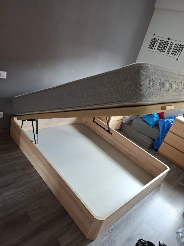 Canapé abatible con base tapizada