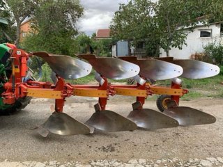 Arado Cuatrisurco Vertedera Variable