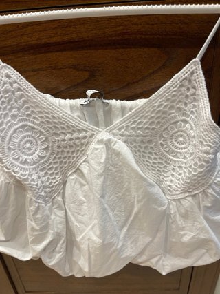 Top crop globo blanco crochet