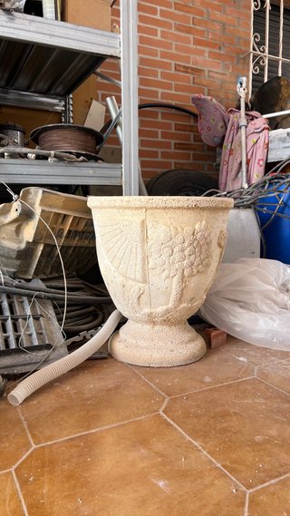 Macetas de piedra beige