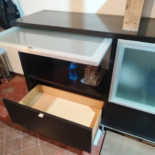 Mobile espositore per bottiglie in legno e vetro in offerta