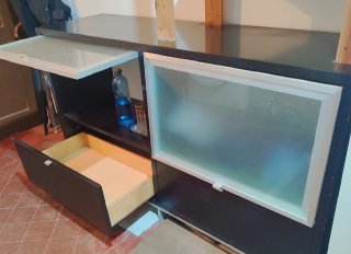 Mobile espositore per bottiglie in legno e vetro in offerta