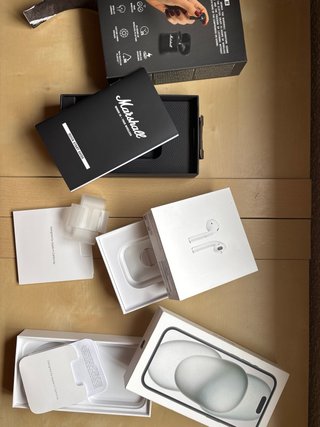 iPhone 15, AirPods y Marshall Minor III