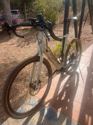 Bicicleta Gravel Eléctrica