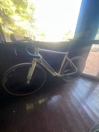 Bicicleta Gravel Eléctrica