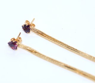 Pendientes largos oro 18K con piedras moradas