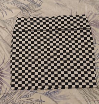 Falda cuadros blanco y negro