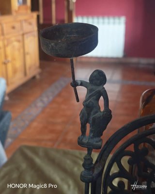 Botellero antiguo con llave
