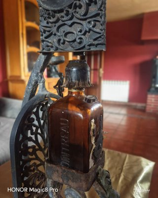 Botellero antiguo con llave