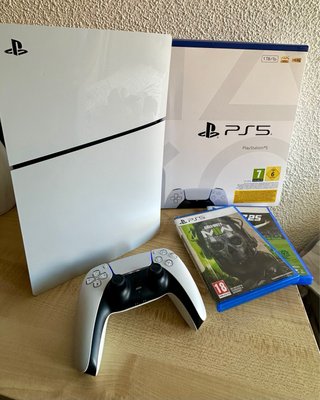 Consola PS5 Slim Lector + 2 Juegos