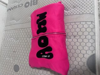 Sudadera rosa con cremallera y logo