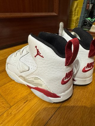 Deportivas Jordan Niño Blancas y Rojas