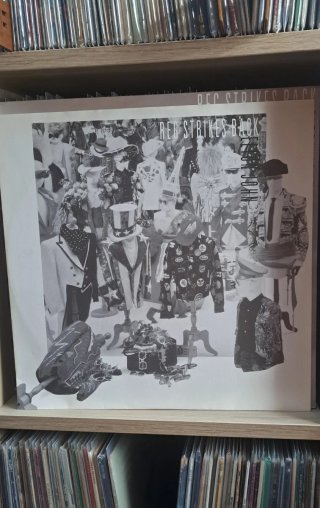 Disco Vinilo Elton John - Reg Strikes Back