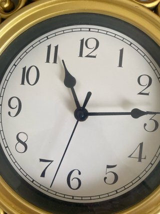 Reloj Decorativo Dorado Moderno