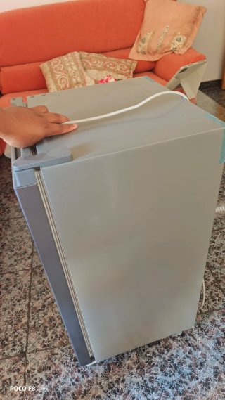 Frigorífico bajo encimera de 85 litros