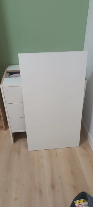 Cómoda blanca.