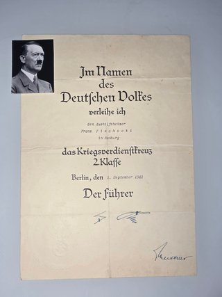 Documento WWII Firma Hitler Kriegsverdienstkreuz 2