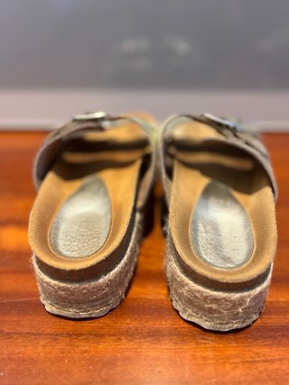 Sandalias doradas/plateadas con plataforma