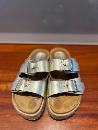 Sandalias doradas/plateadas con plataforma