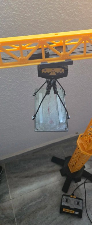 Grúa de juguete con mando a distancia
